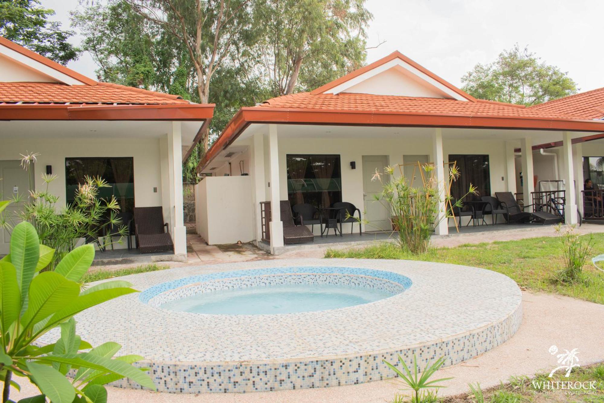 Whiterock Beach Hotel And Waterpark Subic Bay Exterior photo